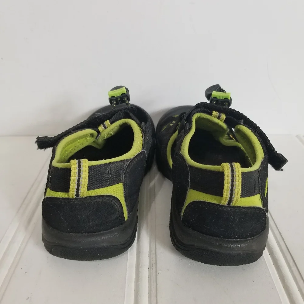 KEEN Newport H2 Sandals Boys 2 Waterproof Sport Hiking Closed Toe Black Lime